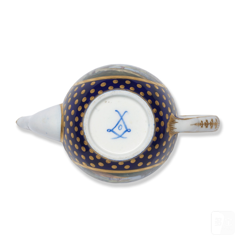 A Sèvres blue-ground teapot and cover (théière 'Calabre'), dated 1767 - 图2
